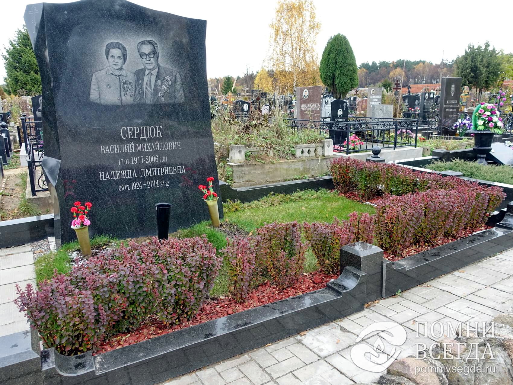 Памятник на могилу на два захоронения
